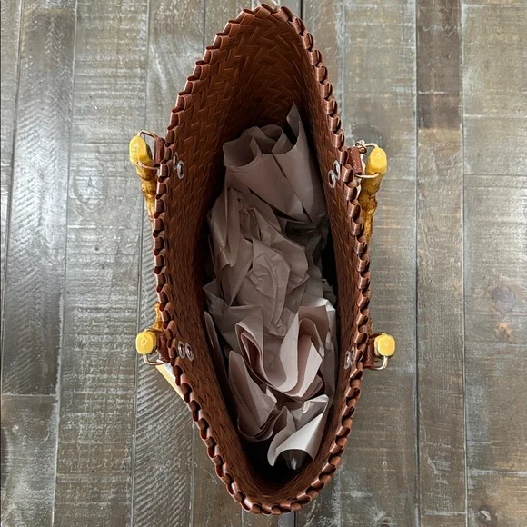 NWT Tommy Bahama Woven Basket Tote Bag Bamboo Handle Starfish Charm - Picture 3 of 16